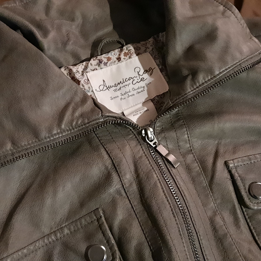 Feminine cut Leather Motorcycle Jacket - Picture 8 of 14